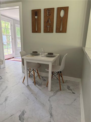 1013 Dare RD, Yorktown, VA 23692