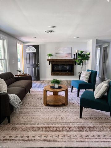 1013 Dare RD, Yorktown, VA 23692