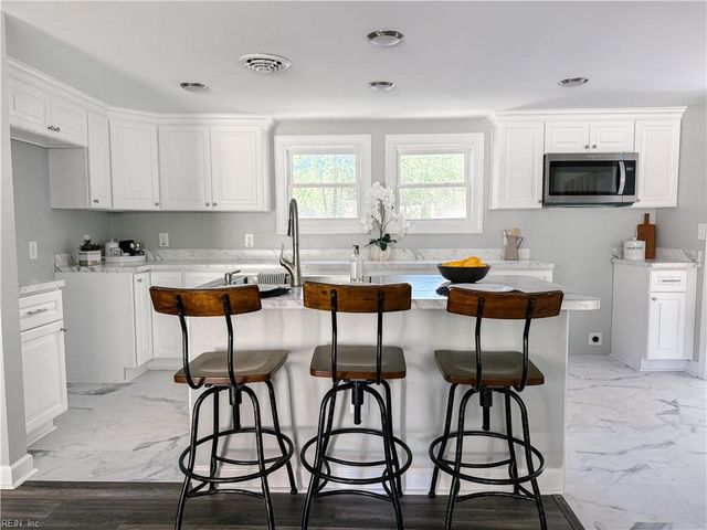 1013 Dare RD, Yorktown, VA 23692