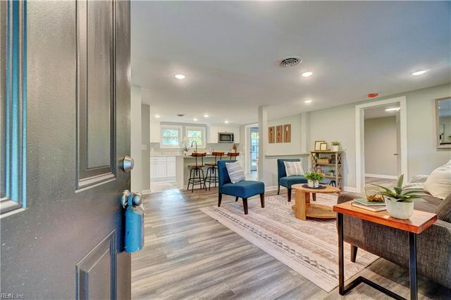 1013 Dare RD, Yorktown, VA 23692