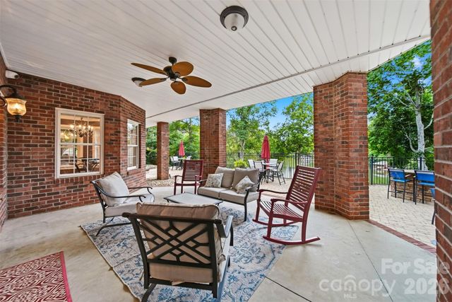 151 43rd Avenue Drive NW, Hickory, NC 28601