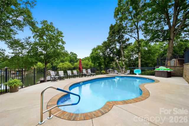 151 43rd Avenue Drive NW, Hickory, NC 28601
