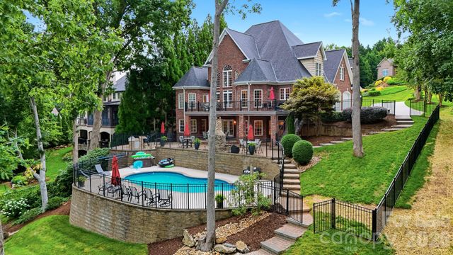 151 43rd Avenue Drive NW, Hickory, NC 28601