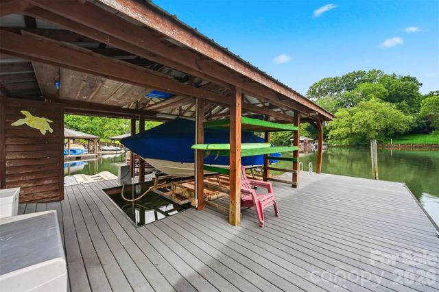 151 43rd Avenue Drive NW, Hickory, NC 28601