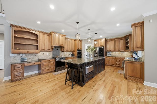 151 43rd Avenue Drive NW, Hickory, NC 28601