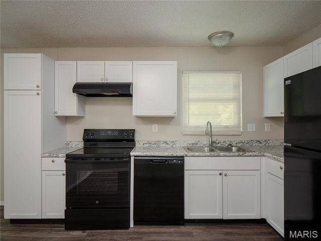 6766 Lesli Mari Court, St Louis, MO 63033