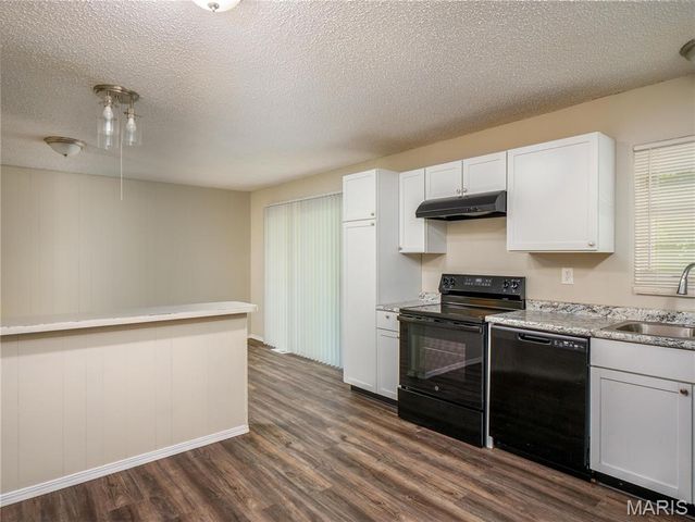 6766 Lesli Mari Court, St Louis, MO 63033