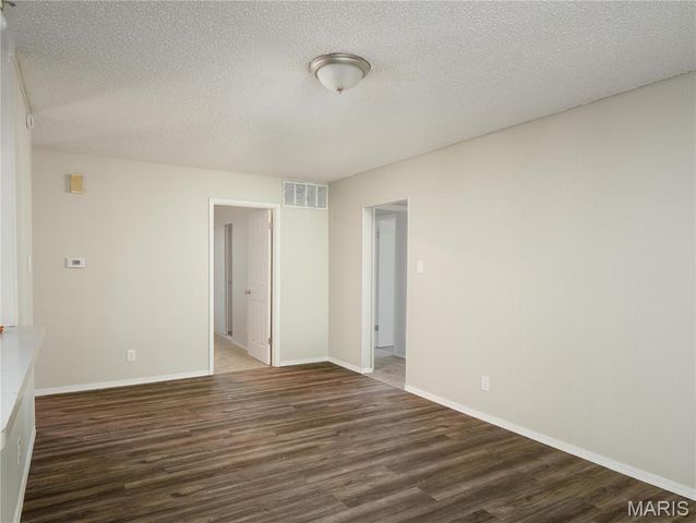 6766 Lesli Mari Court, St Louis, MO 63033