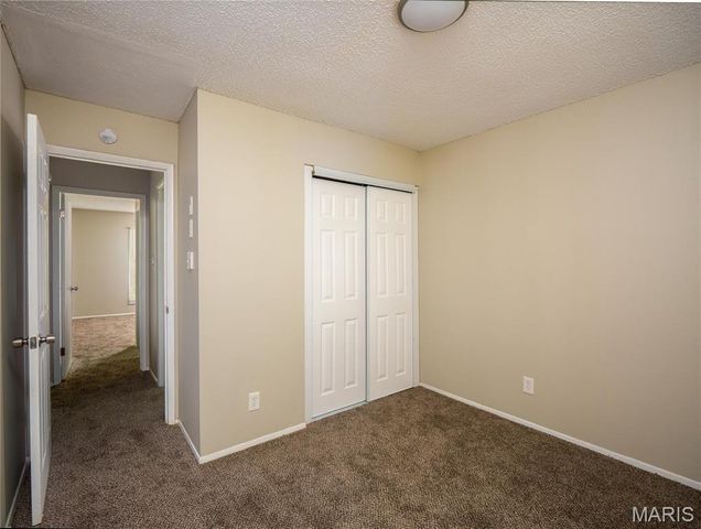 6766 Lesli Mari Court, St Louis, MO 63033