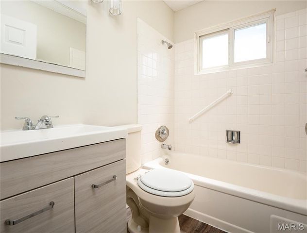 6766 Lesli Mari Court, St Louis, MO 63033