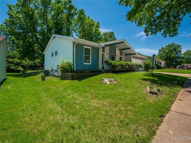 6766 Lesli Mari Court, St Louis, MO 63033