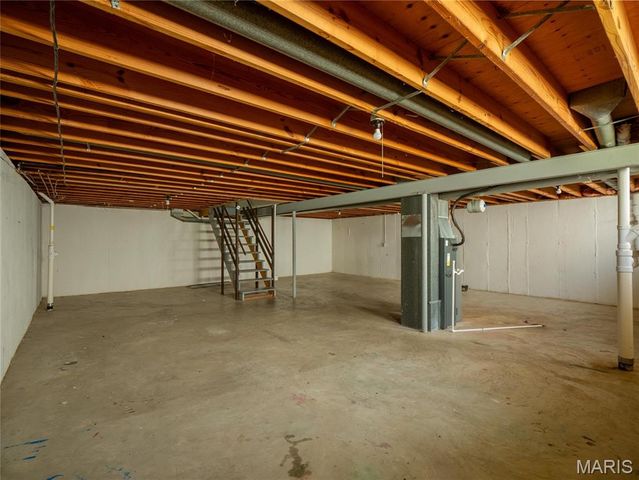 6766 Lesli Mari Court, St Louis, MO 63033