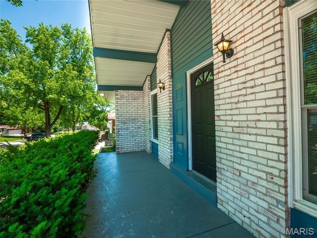 6766 Lesli Mari Court, St Louis, MO 63033