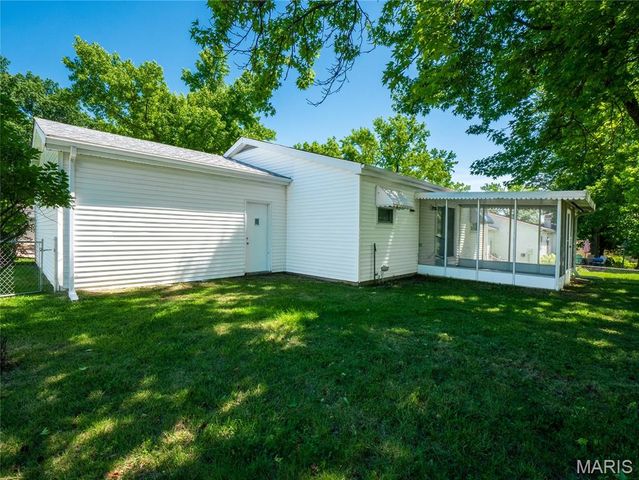 6766 Lesli Mari Court, St Louis, MO 63033
