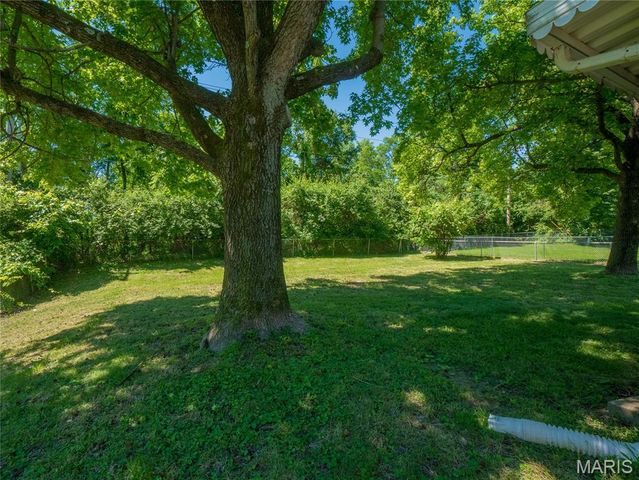 6766 Lesli Mari Court, St Louis, MO 63033