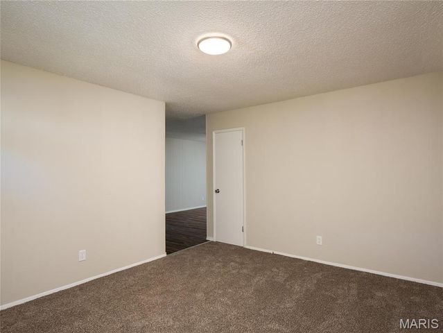 6766 Lesli Mari Court, St Louis, MO 63033