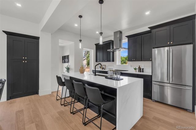 2905 N Vine Street, Denver, CO 80205