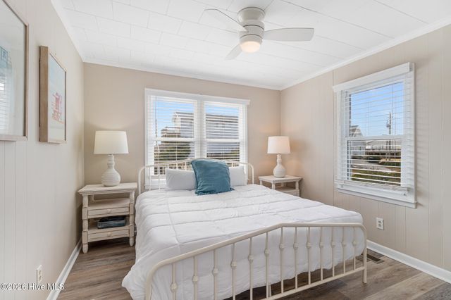 902 Ocean Drive E&W, Emerald Isle, NC 28594