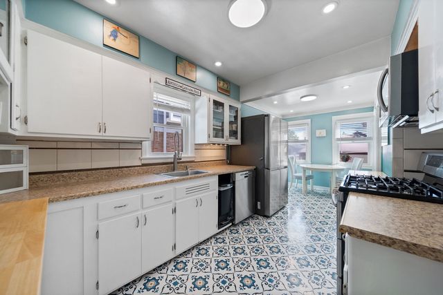 7405 N ODELL Avenue, Chicago, IL 60631