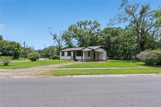 2401 Dog River Drive N, Mobile, AL 36605