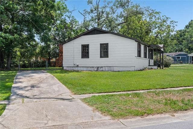 2401 Dog River Drive N, Mobile, AL 36605