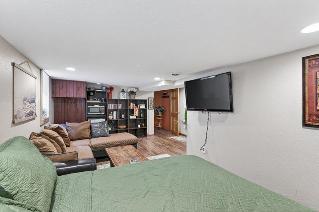 759 9th Avenue S, South Saint Paul, MN 55075
