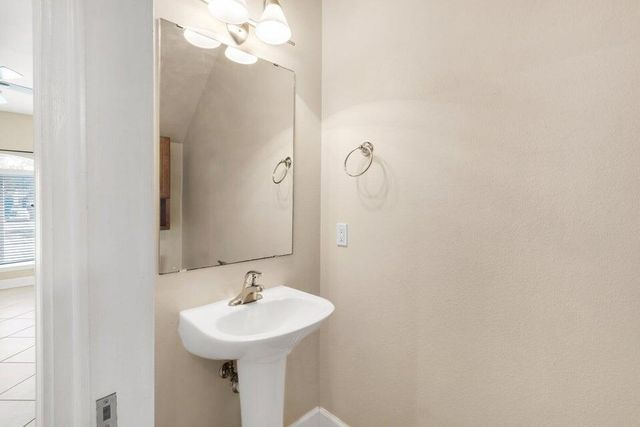 115 Beal Parkway D, Fort Walton Beach, FL 32548