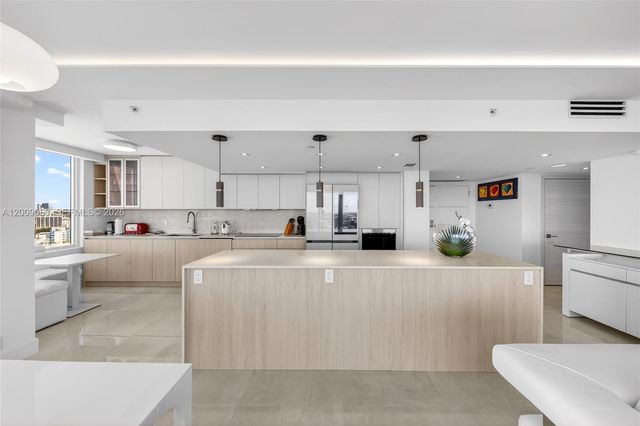 400 S Pointe Dr 2009, Miami Beach, FL 33139