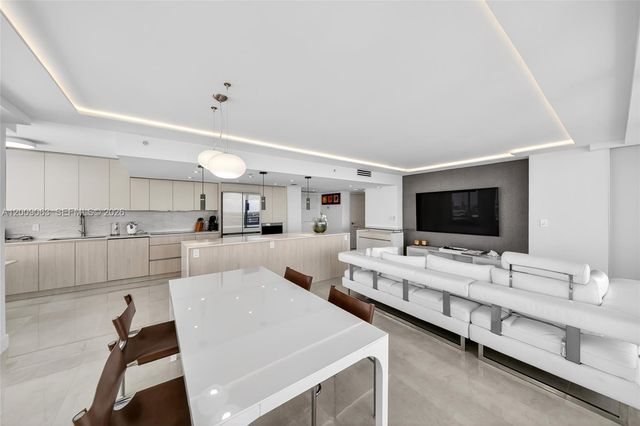 400 S Pointe Dr 2009, Miami Beach, FL 33139