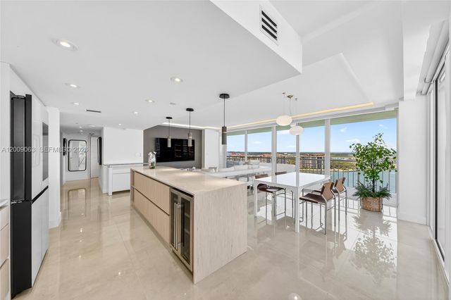 400 S Pointe Dr 2009, Miami Beach, FL 33139