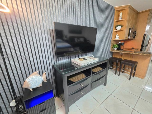 19201 Collins Avenue 432, Sunny Isles Beach, FL 33160