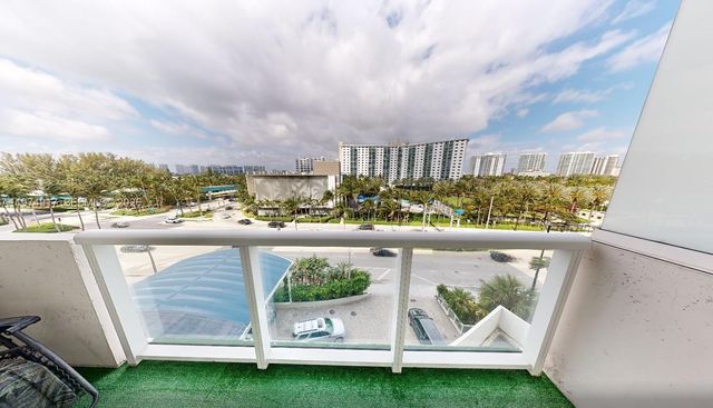 19201 Collins Avenue 432, Sunny Isles Beach, FL 33160