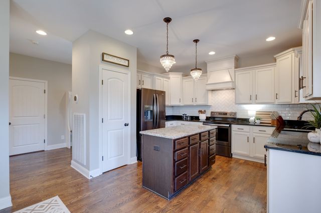 111 Amelia Drive, Bon Aqua, TN 37025