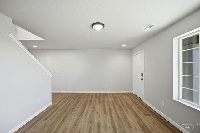 14068 Shiny Spruce St, Caldwell, ID 83607