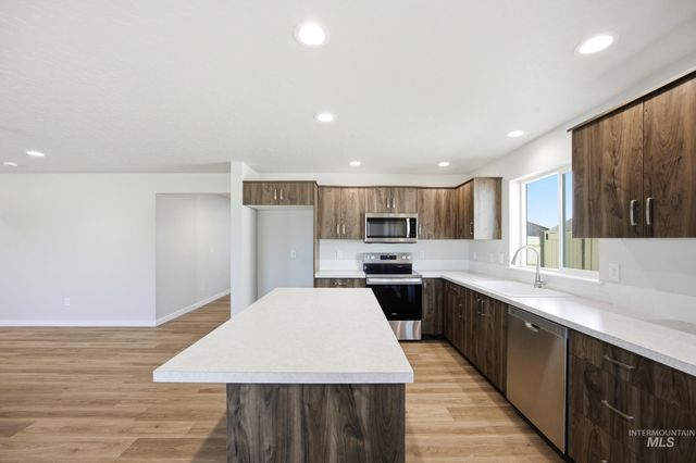 14068 Shiny Spruce St, Caldwell, ID 83607