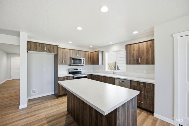 14068 Shiny Spruce St, Caldwell, ID 83607