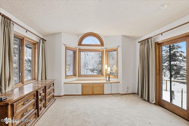 5620 Kallander Avenue, Anchorage, AK 99516