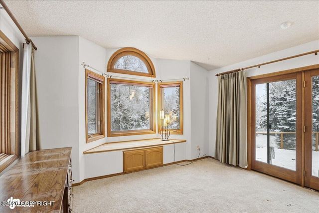 5620 Kallander Avenue, Anchorage, AK 99516