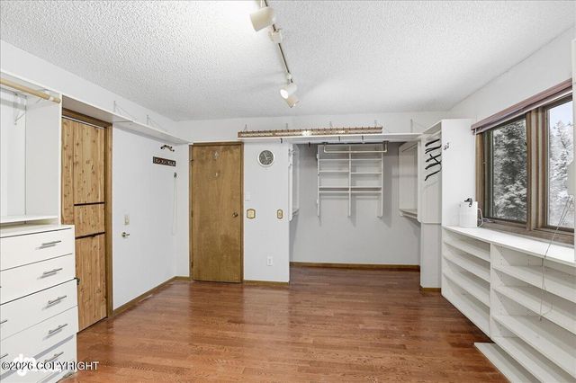 5620 Kallander Avenue, Anchorage, AK 99516