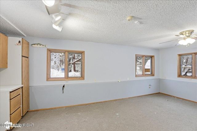 5620 Kallander Avenue, Anchorage, AK 99516