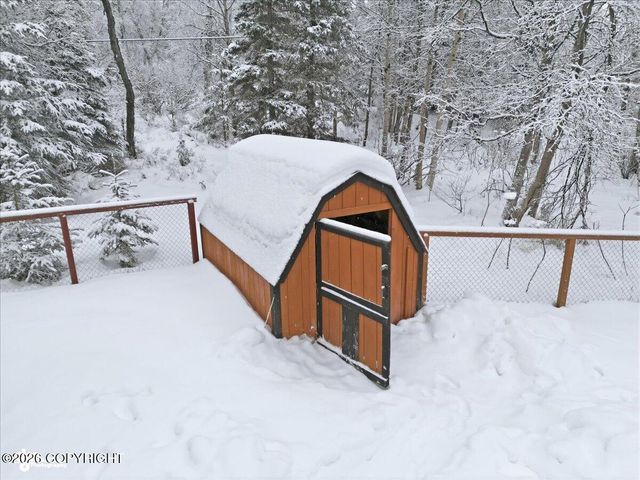 5620 Kallander Avenue, Anchorage, AK 99516