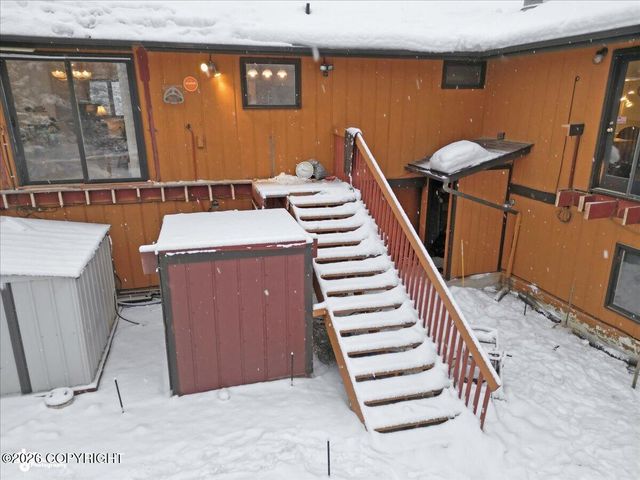 5620 Kallander Avenue, Anchorage, AK 99516