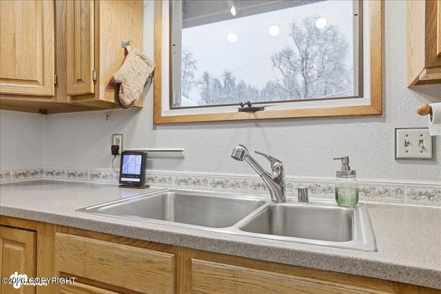 5620 Kallander Avenue, Anchorage, AK 99516