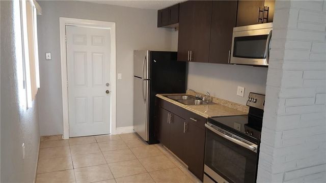 704 NW 4th Street 2, Hallandale Beach, FL 33009