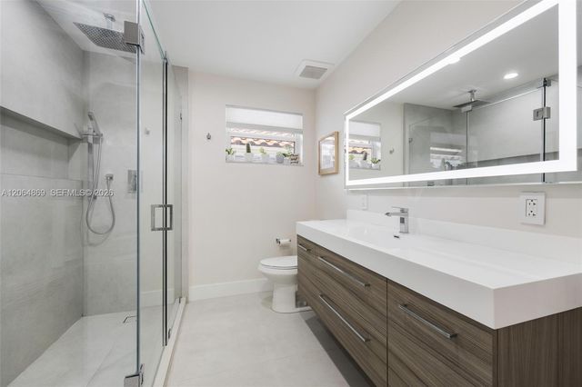 5230 NW 104th Ct, Doral, FL 33178