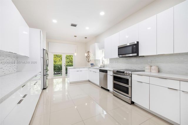 5230 NW 104th Ct, Doral, FL 33178