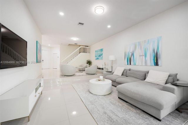 5230 NW 104th Ct, Doral, FL 33178