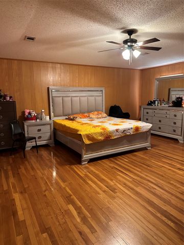 1419 S Rockwall Avenue, Terrell, TX 75160