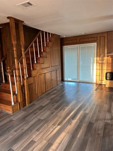 1419 S Rockwall Avenue, Terrell, TX 75160