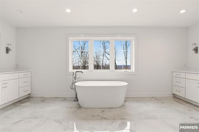 26 Huff Terrace, Montvale, NJ 07645